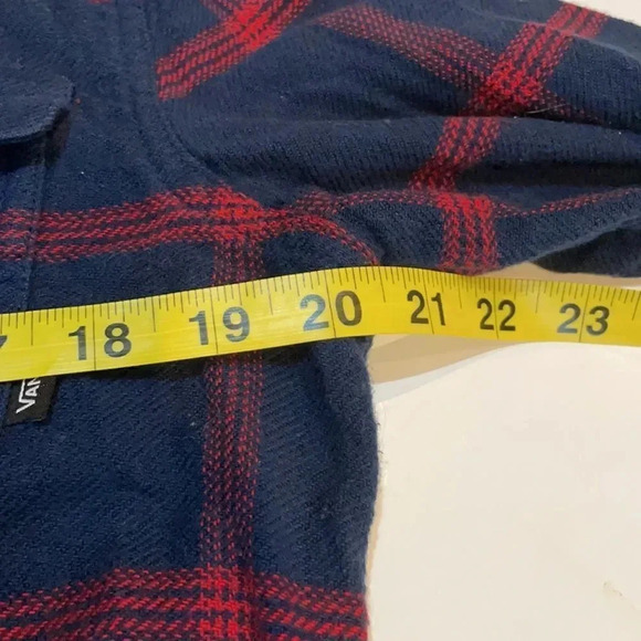 Vans Wayland II Long Sleeved plaid flannel shirt, navy & red. Men’s size medium - Picture 7 of 11